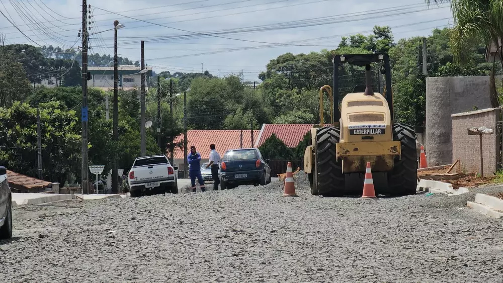 Obras de pavimentação seguem em andamento em Rio Negro